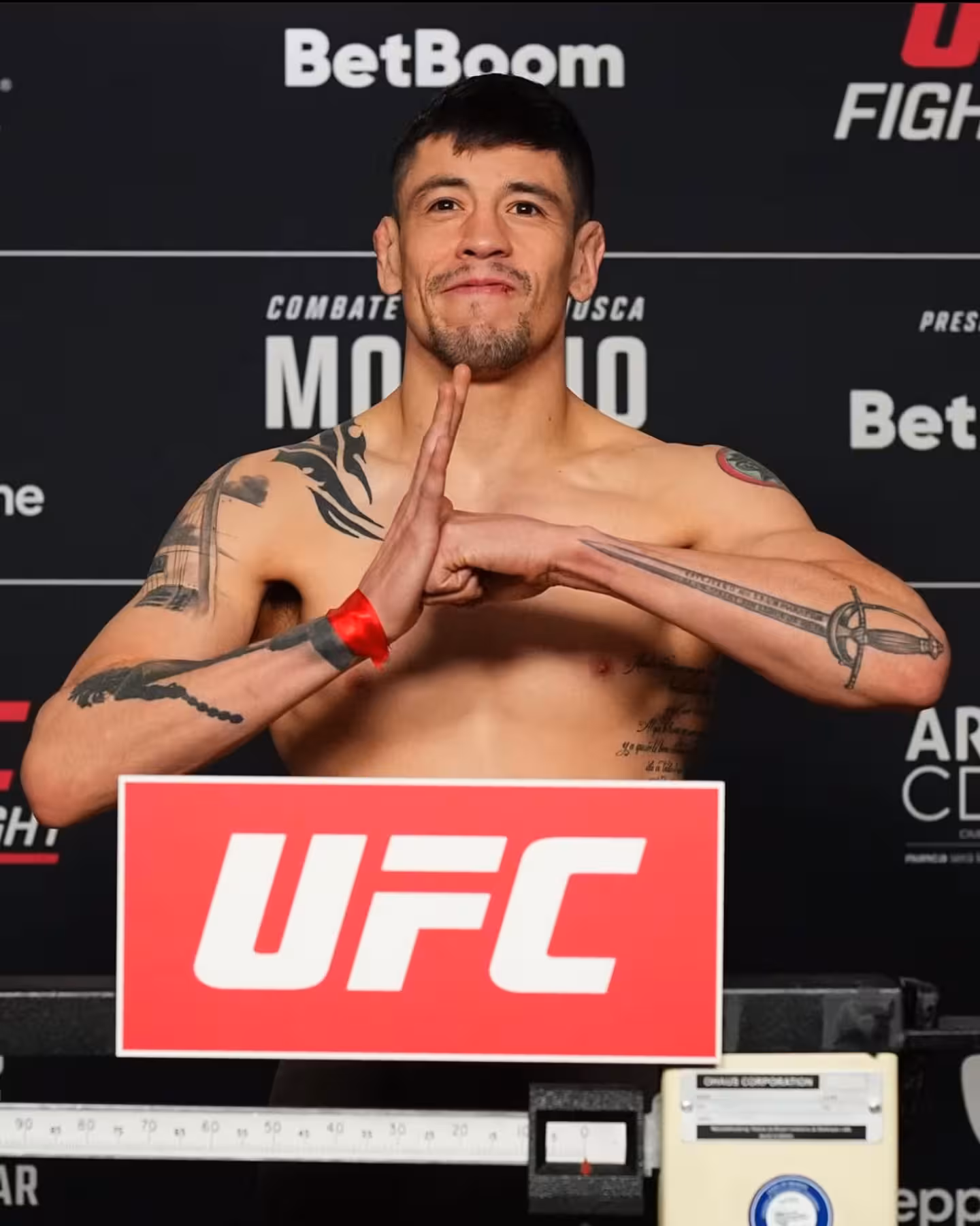 Brandon Moreno Height