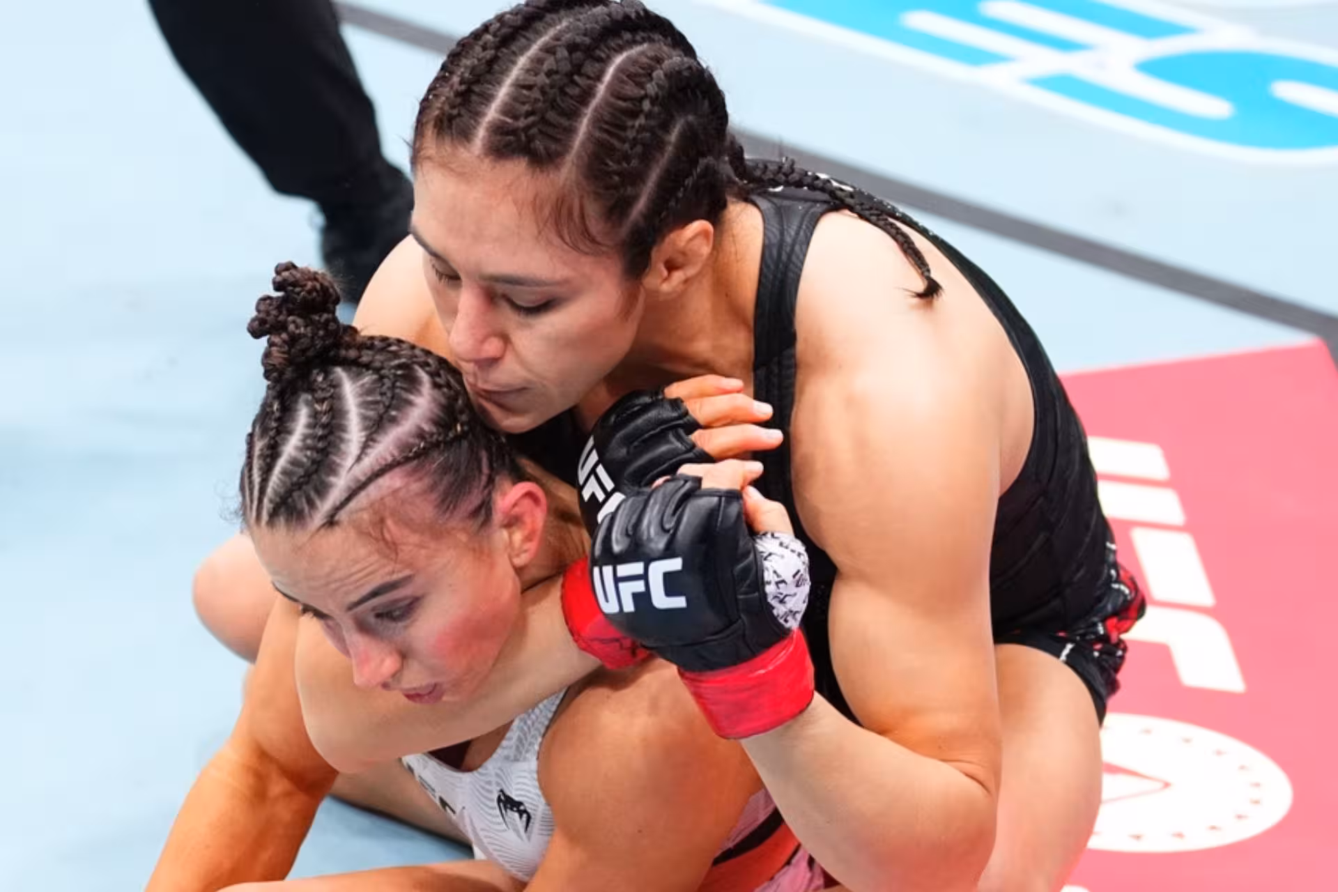 Alexa Grasso delivered a terrifying performance at UFC Seattle, dropping Maycee Barber before putting her to sleep with a vicious choke.